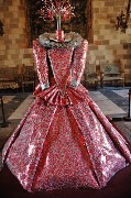 Thumbs/tn_Queen_Elisabeth_Ist.Sculptural_costume_by_Nikos_Floros .jpg